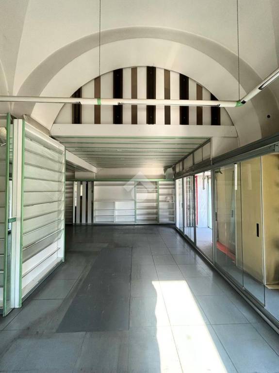 negozio in vendita a Sarzana