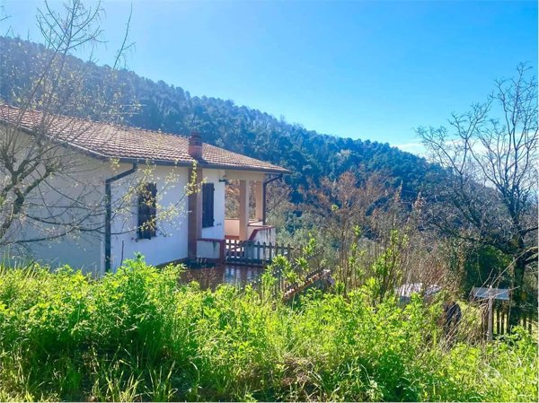 casa indipendente in vendita a Sarzana