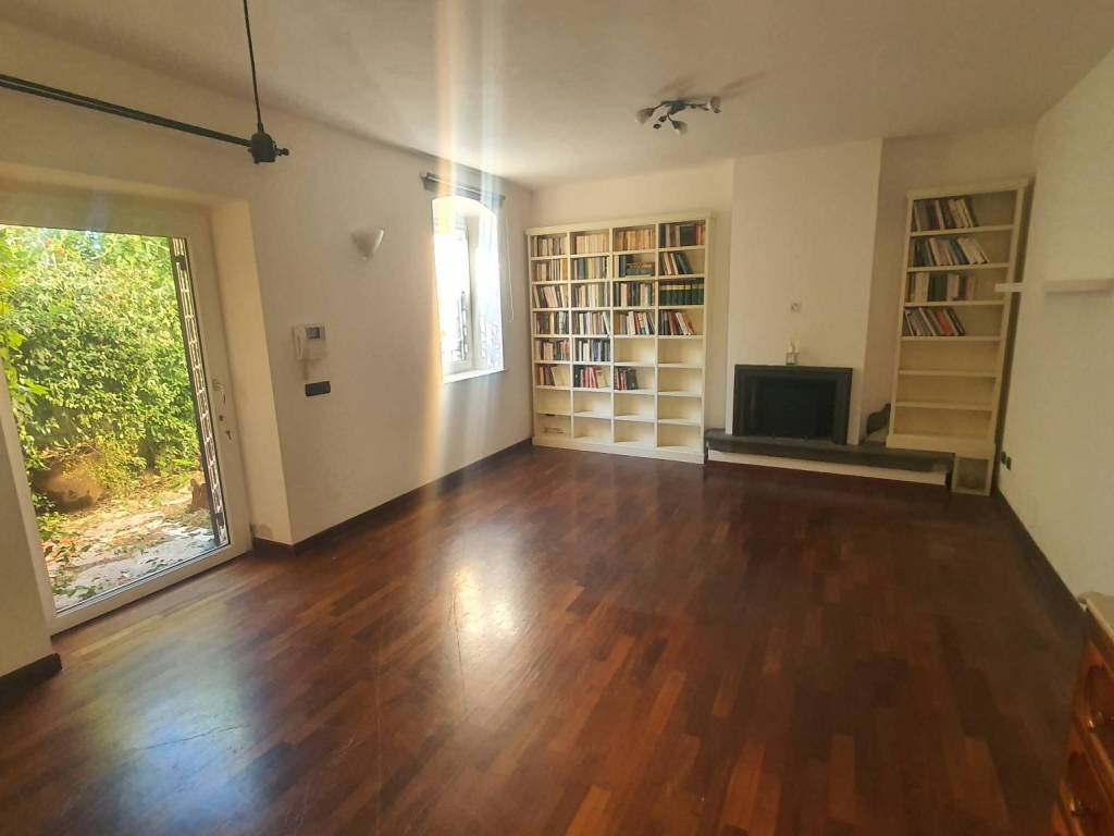 casa indipendente in vendita a Sarzana