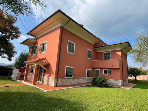 casa indipendente in vendita a Sarzana in zona San Lazzaro