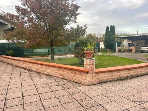 casa indipendente in vendita a Sarzana