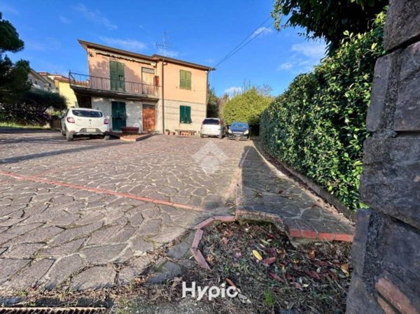 casa indipendente in vendita a Sarzana