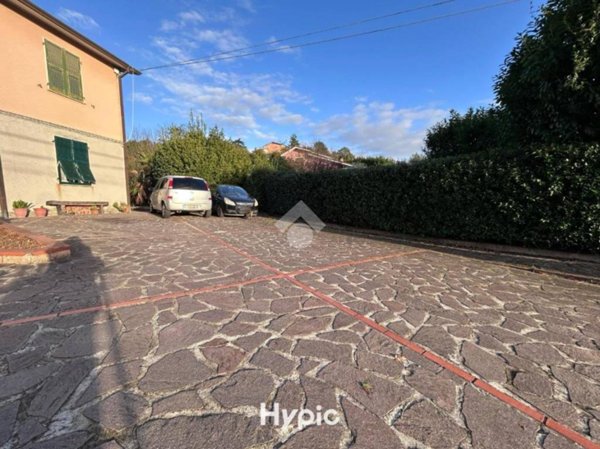 casa indipendente in vendita a Sarzana