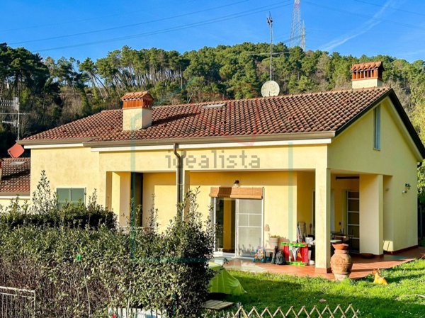 casa indipendente in vendita a Sarzana