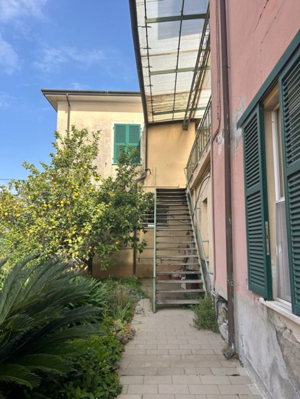 casa semindipendente in vendita a Sarzana