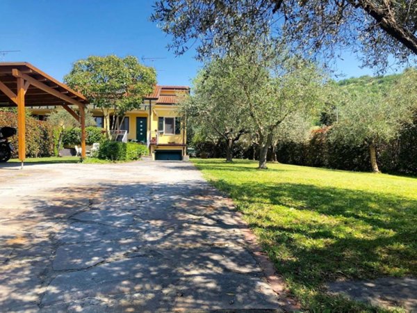 casa indipendente in vendita a Sarzana