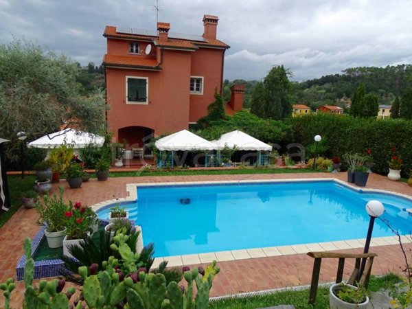 casa indipendente in vendita a Sarzana