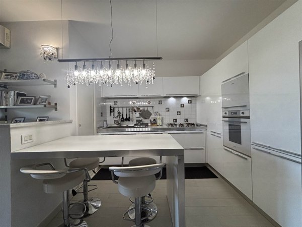 casa indipendente in vendita a Sarzana