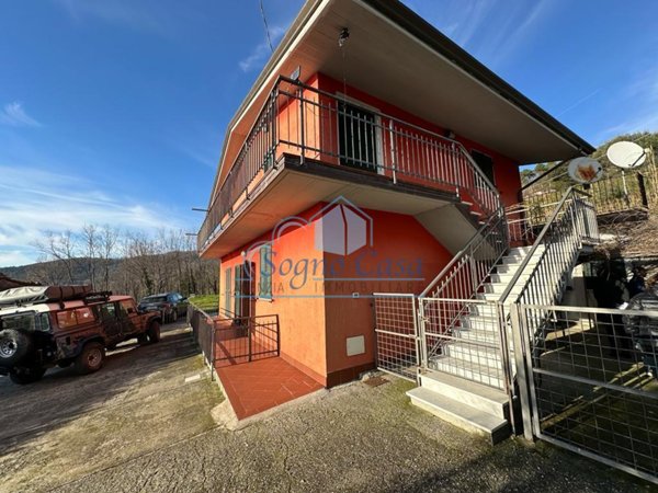 casa indipendente in vendita a Sarzana