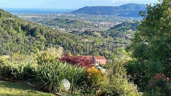 casa indipendente in vendita a Sarzana