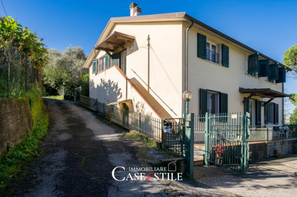 casa indipendente in vendita a Sarzana