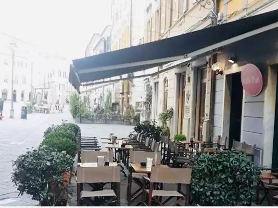 locale commerciale in vendita a Sarzana