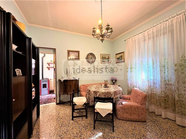 casa indipendente in vendita a Sarzana