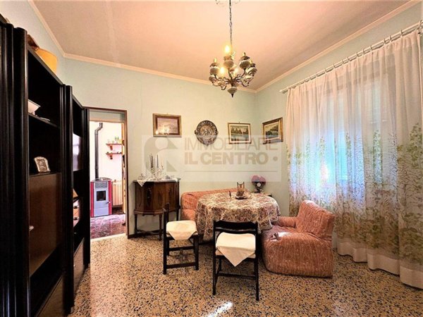 casa indipendente in vendita a Sarzana