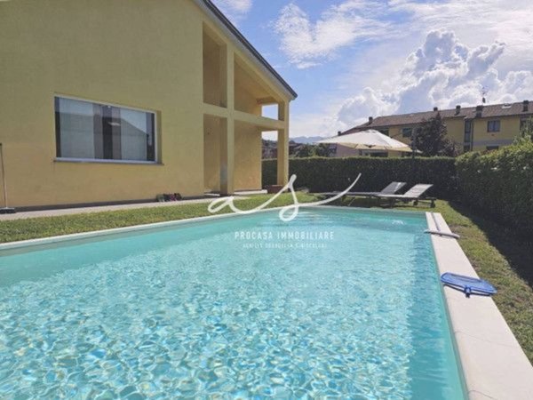 casa indipendente in vendita a Sarzana