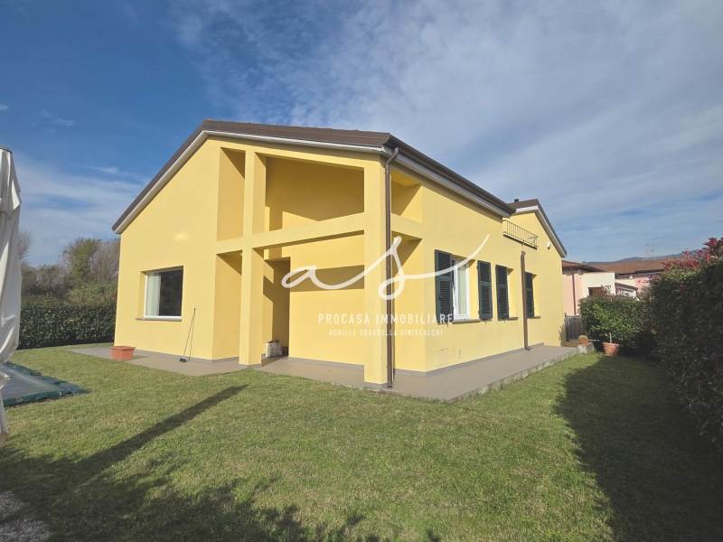 casa indipendente in vendita a Sarzana