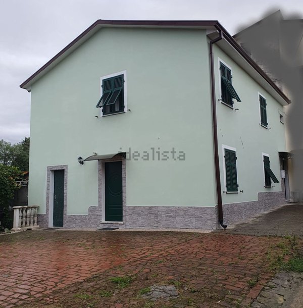 casa indipendente in vendita a Sarzana