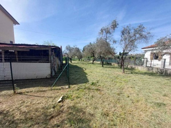 casa indipendente in vendita a Sarzana