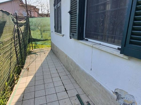 casa indipendente in vendita a Sarzana