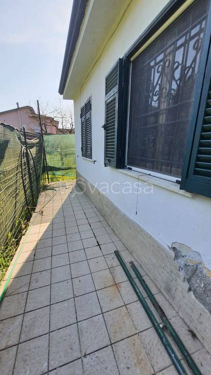casa indipendente in vendita a Sarzana