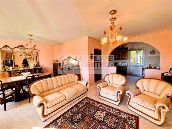 casa indipendente in vendita a Sarzana