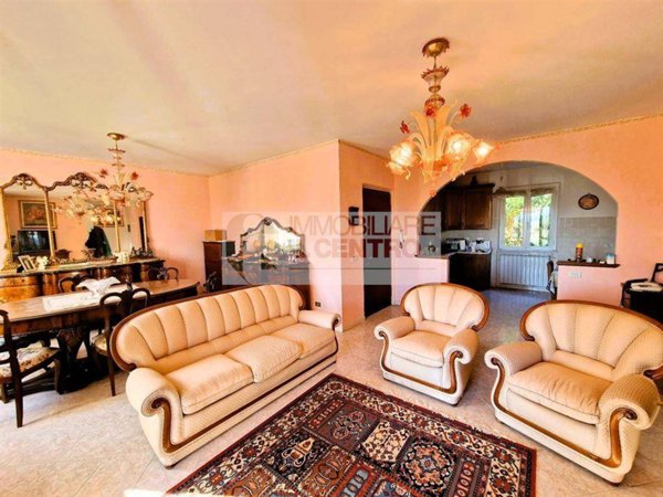 casa indipendente in vendita a Sarzana