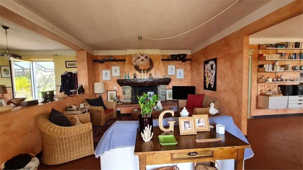 casa indipendente in vendita a Sarzana