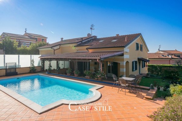 casa indipendente in vendita a Sarzana