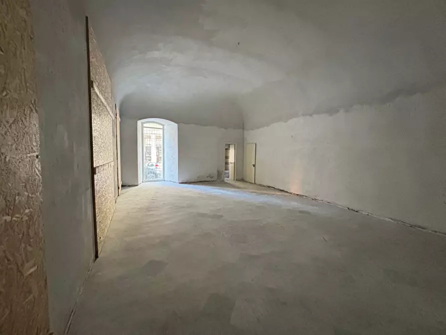 locale commerciale in vendita a Sarzana