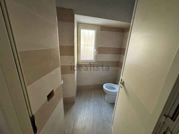 locale commerciale in vendita a Sarzana