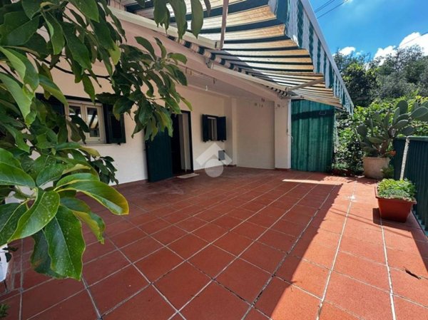 casa indipendente in vendita a Sarzana