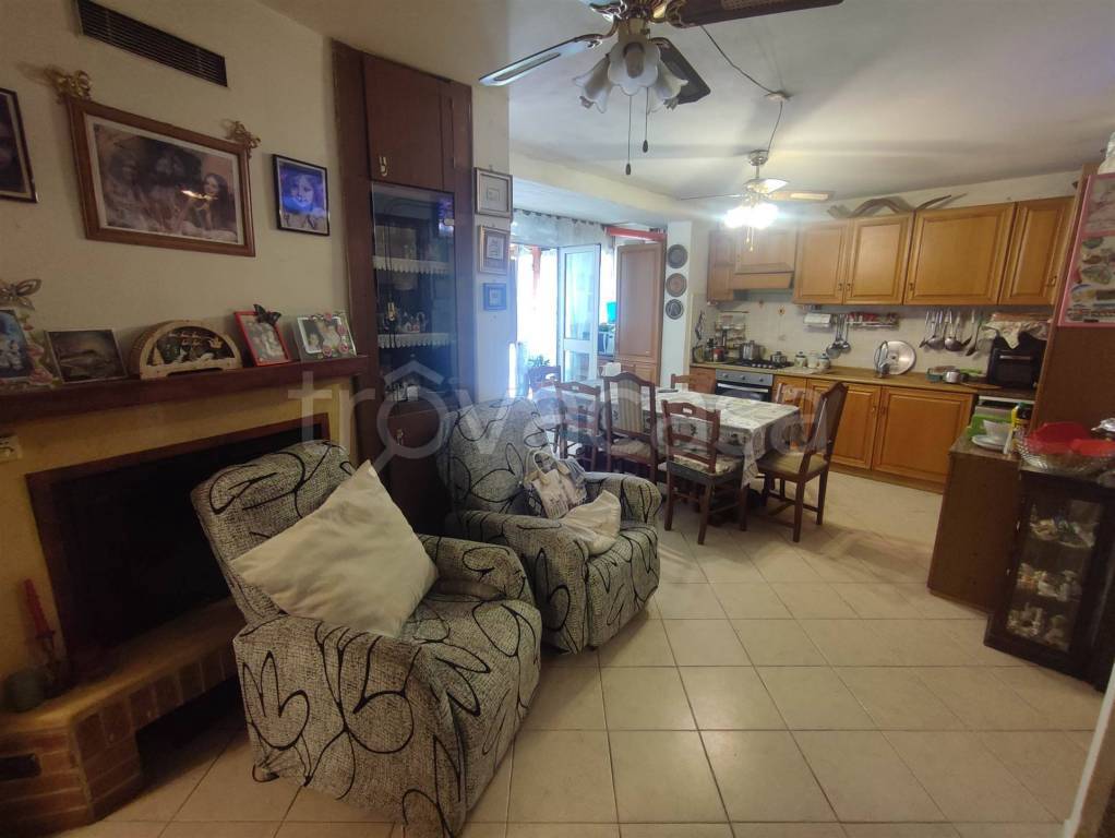 casa indipendente in vendita a Sarzana