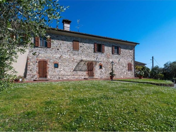 casa indipendente in vendita a Sarzana in zona Falcinello