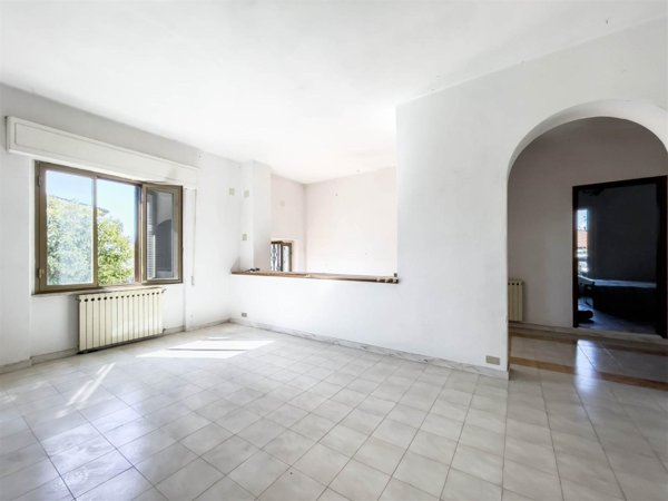 appartamento in vendita a Sarzana in zona Falcinello