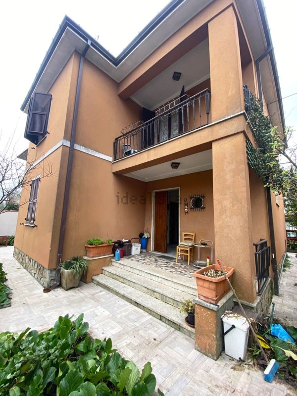 casa indipendente in vendita a Sarzana