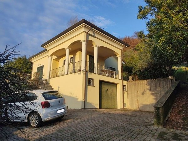casa indipendente in vendita a Sarzana