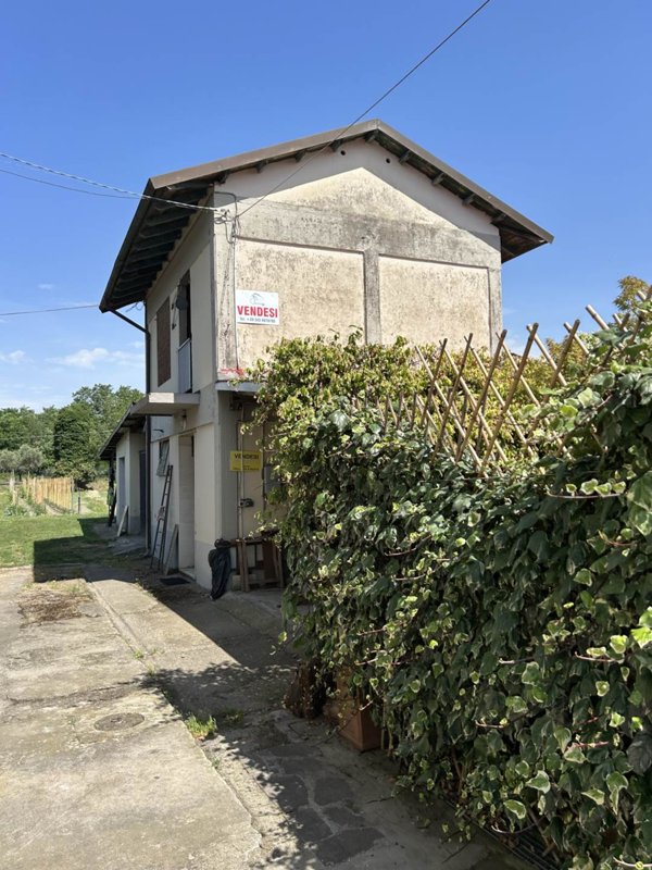 casa indipendente in vendita a Sarzana