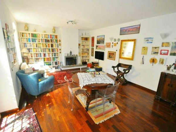 casa indipendente in vendita a Sarzana