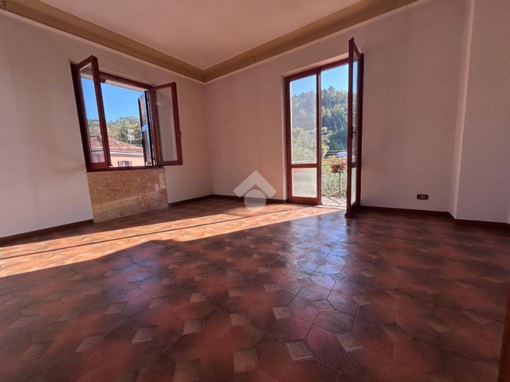 casa indipendente in vendita a Sarzana