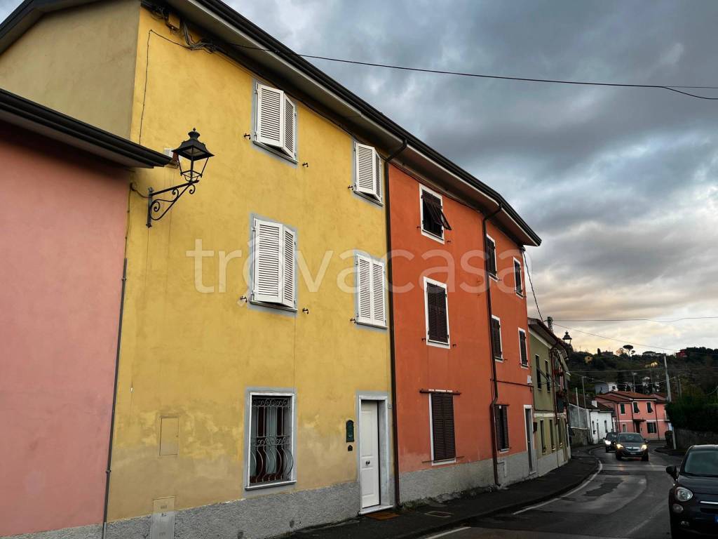 casa indipendente in vendita a Sarzana