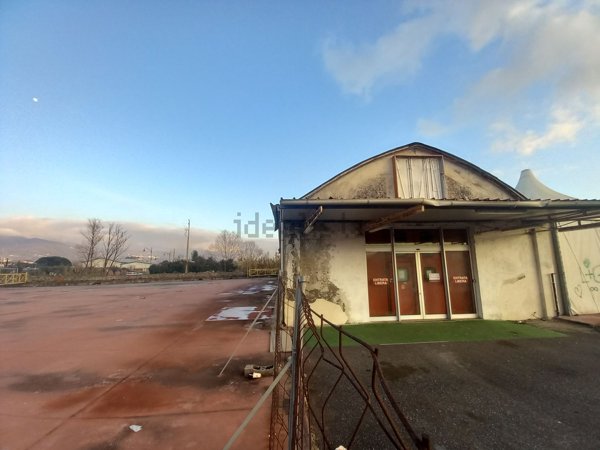 capannone in vendita a Sarzana