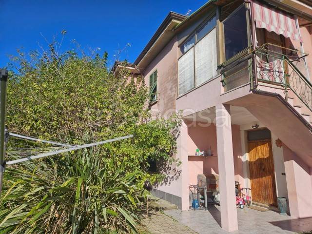 casa indipendente in vendita a Sarzana
