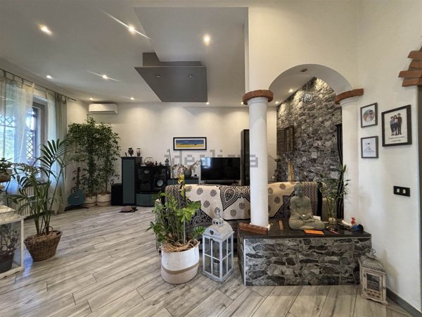 casa indipendente in vendita a Sarzana