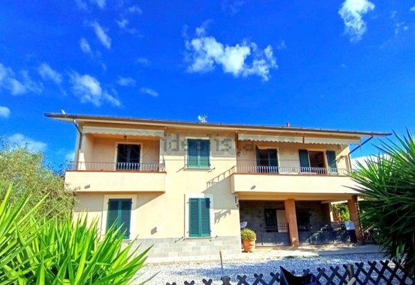 casa indipendente in vendita a Sarzana