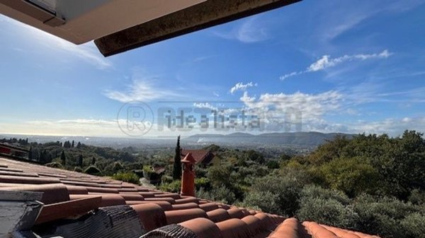 casa indipendente in vendita a Sarzana