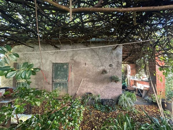 casa indipendente in vendita a Sarzana