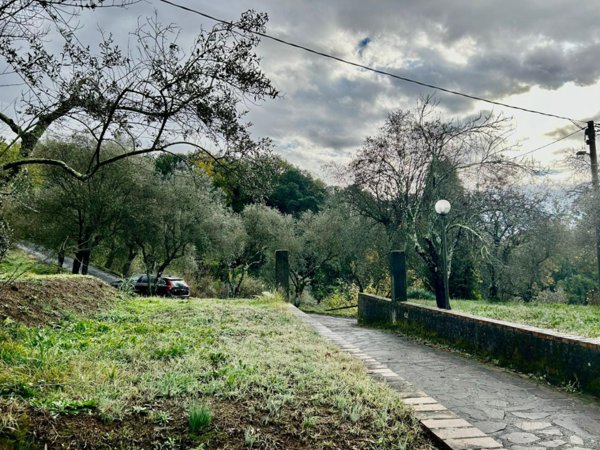 casa indipendente in vendita a Sarzana