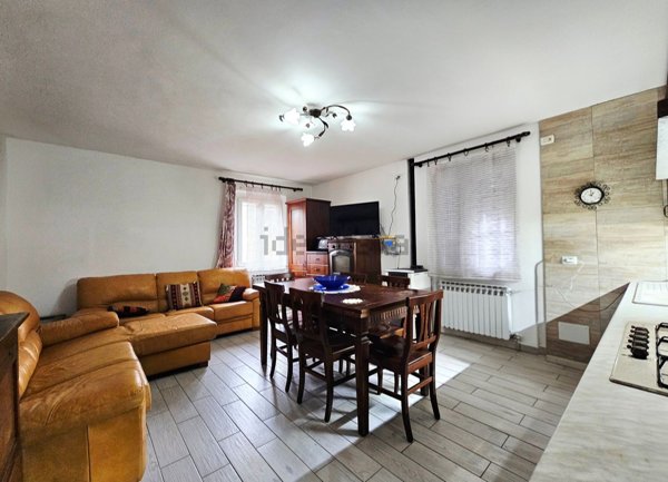 casa indipendente in vendita a Sarzana