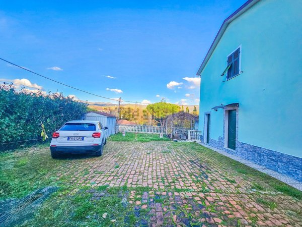 casa indipendente in vendita a Sarzana