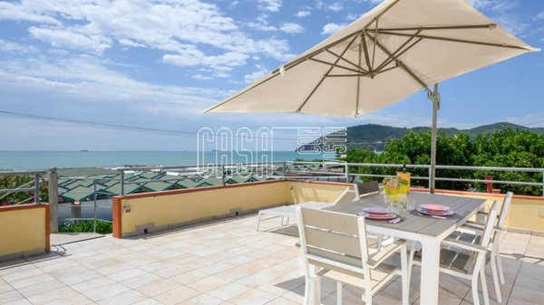 casa indipendente in vendita a Sarzana in zona Marinella di Sarzana